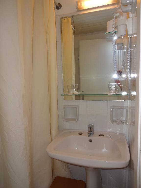 Remezzo Hotel & Studios Питагорио Стая снимка