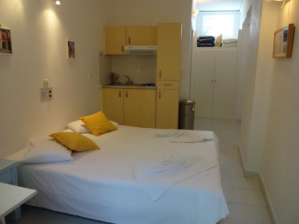 Remezzo Hotel & Studios Питагорио Стая снимка