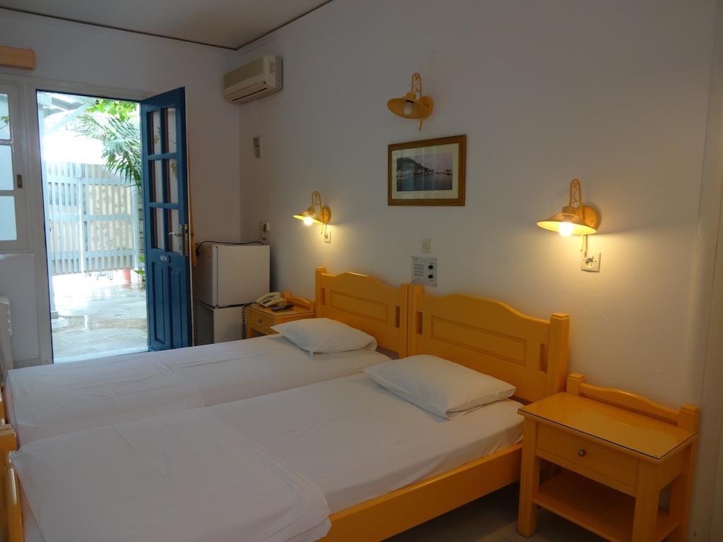 Remezzo Hotel & Studios Питагорио Стая снимка