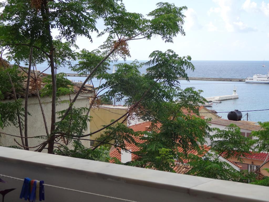 Remezzo Hotel & Studios Питагорио Стая снимка