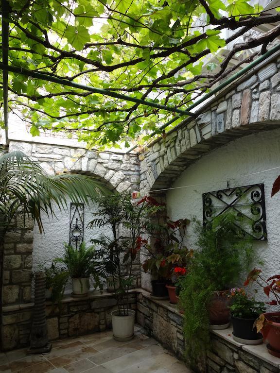 Remezzo Hotel & Studios Питагорио Екстериор снимка