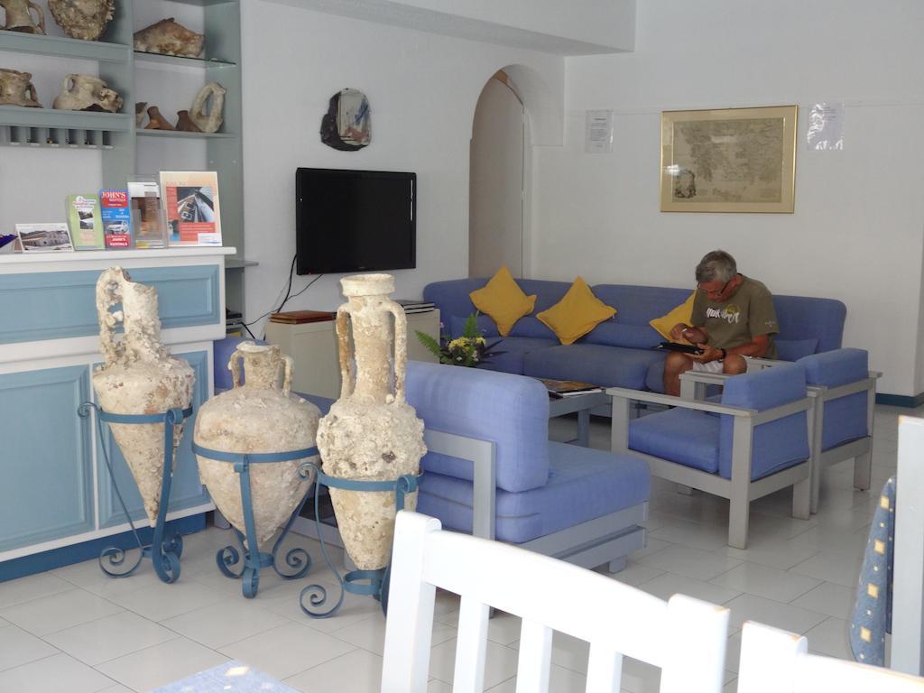 Remezzo Hotel & Studios Питагорио Екстериор снимка