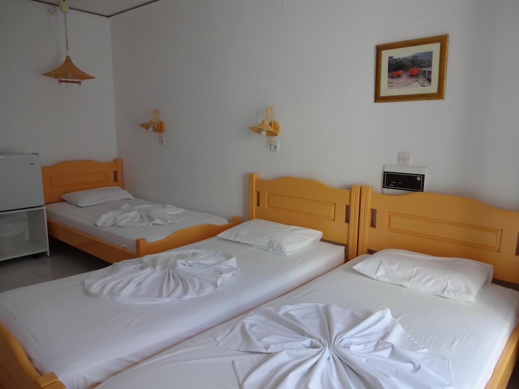 Remezzo Hotel & Studios Питагорио Екстериор снимка