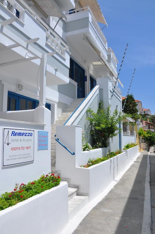 Remezzo Hotel & Studios Питагорио Екстериор снимка