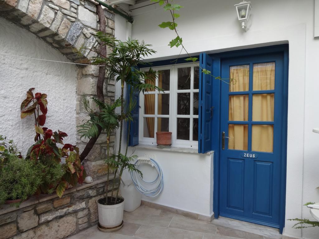 Remezzo Hotel & Studios Питагорио Екстериор снимка