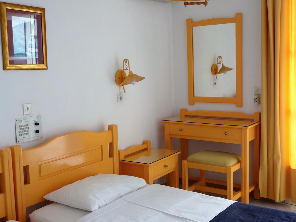 Remezzo Hotel & Studios Питагорио Екстериор снимка