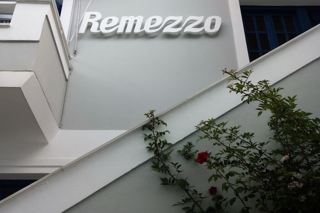 Remezzo Hotel & Studios Питагорио Екстериор снимка